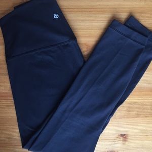 Lululemon Black aligns 6